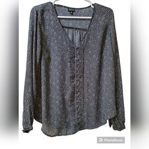 Torrid Dot Pintuck Button Front Blouse Size 00/Medium